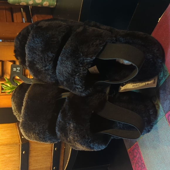 Mixit faux fur ankle strappy slippers black Women's M 7 - 8 soft NEW NWT - Picture 3 of 9